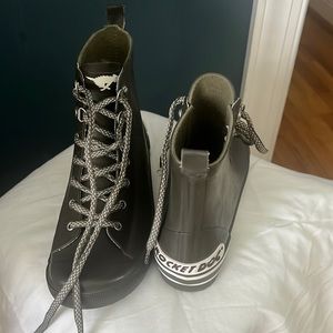 Rain boots never worn size 7.5